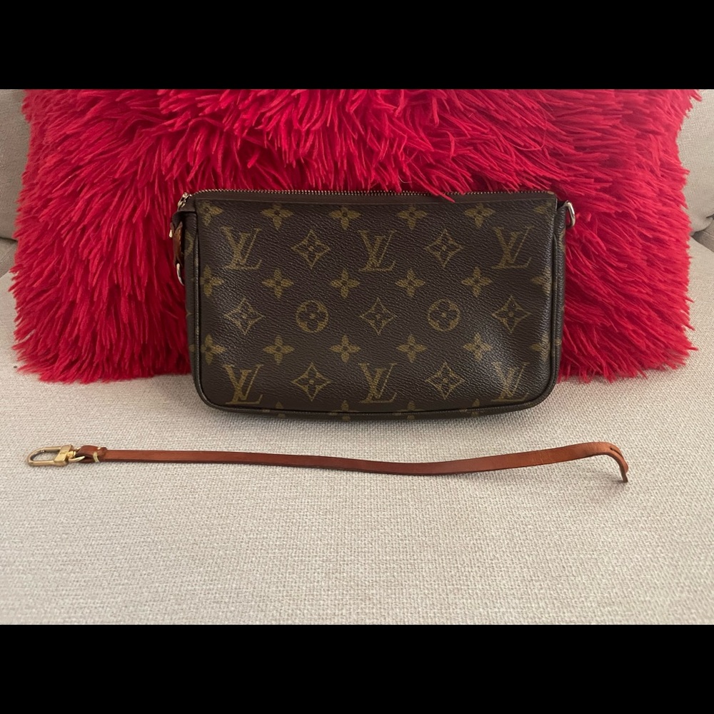 Louis Vuitton Pochette Accessories